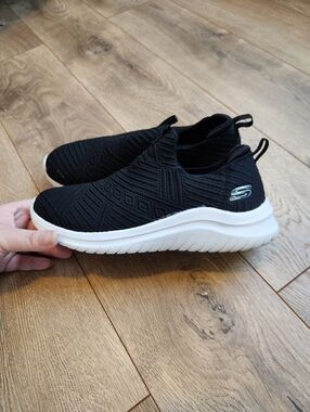 6.5 Women's Slip On Memory Foam skechers